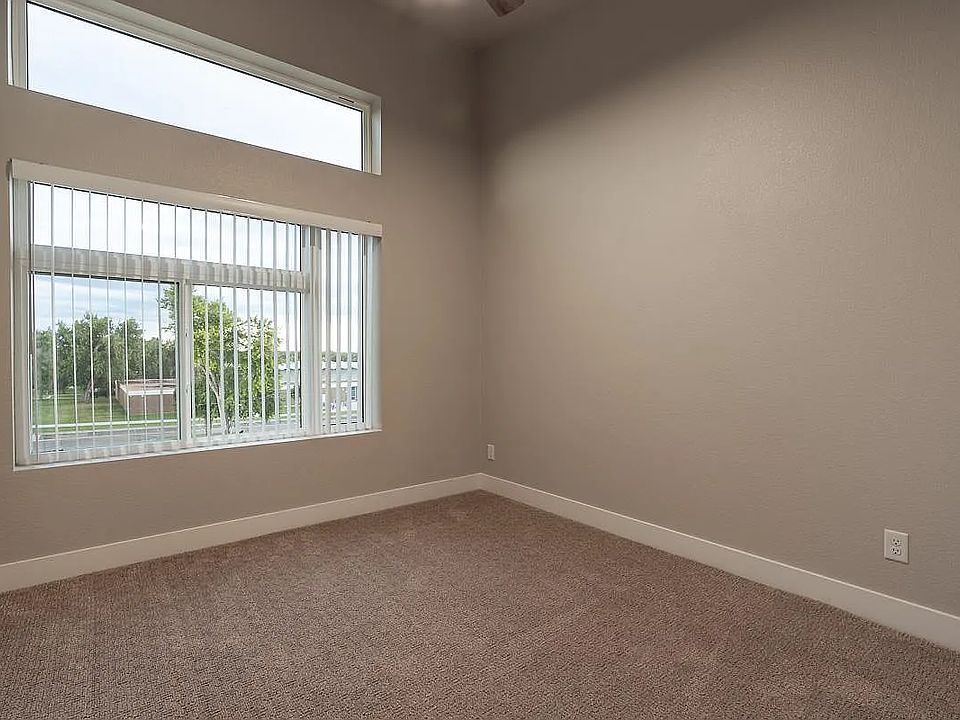 2nd image of 922 Sunset St #8