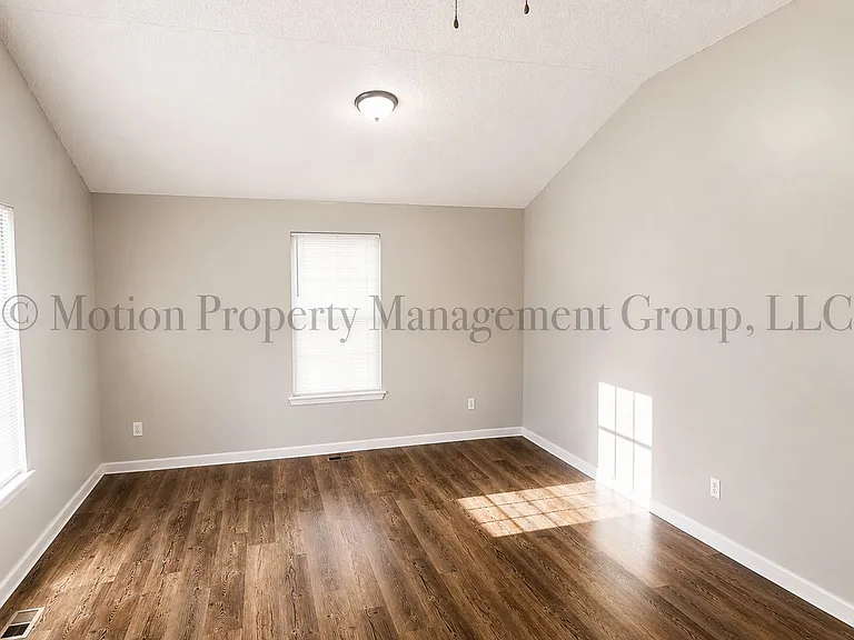 1816 S Holly St — Photo 4