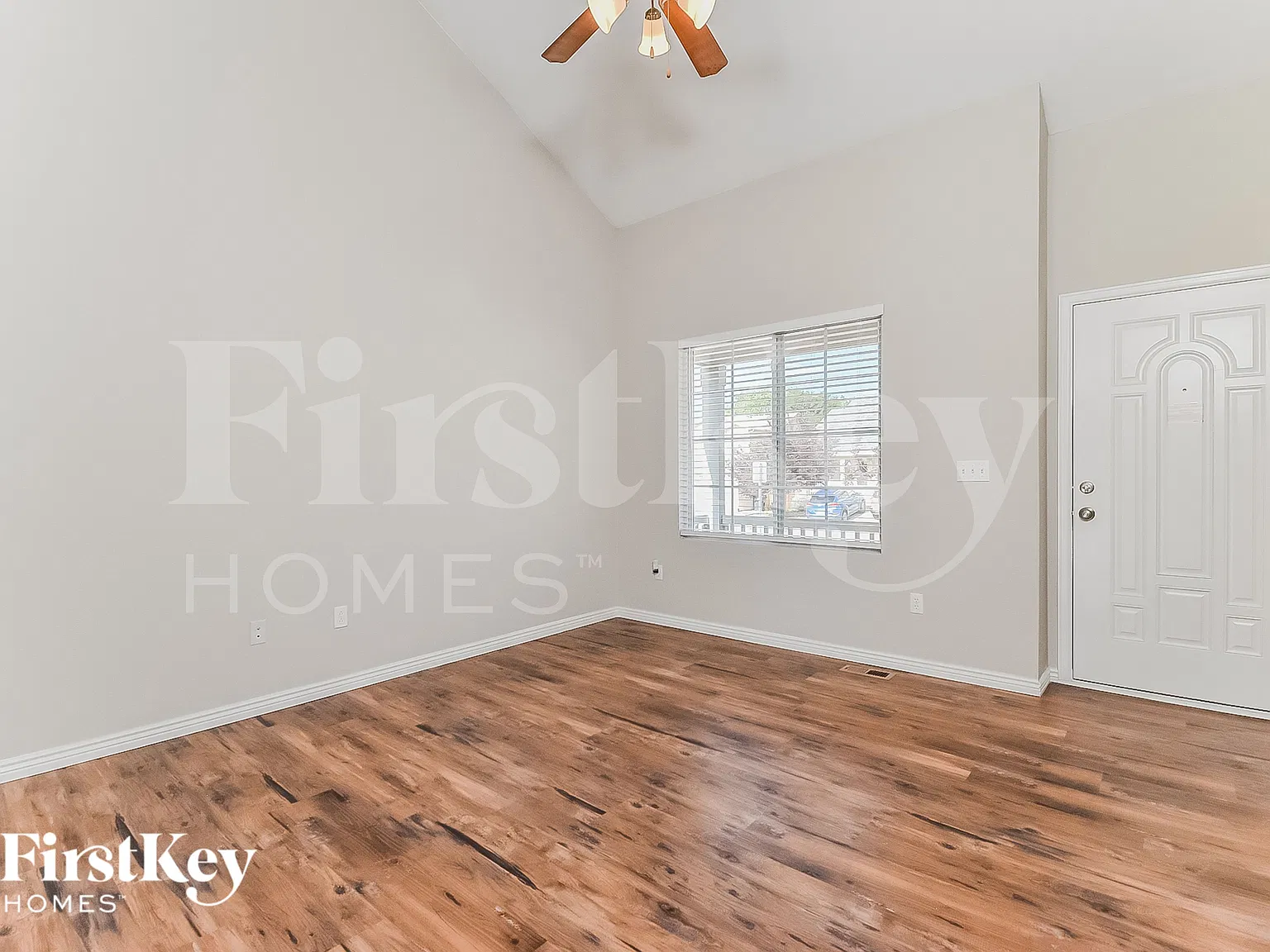 3 bed, 2.0 bath, 1880 sqft, $2,595 — Photo 2
