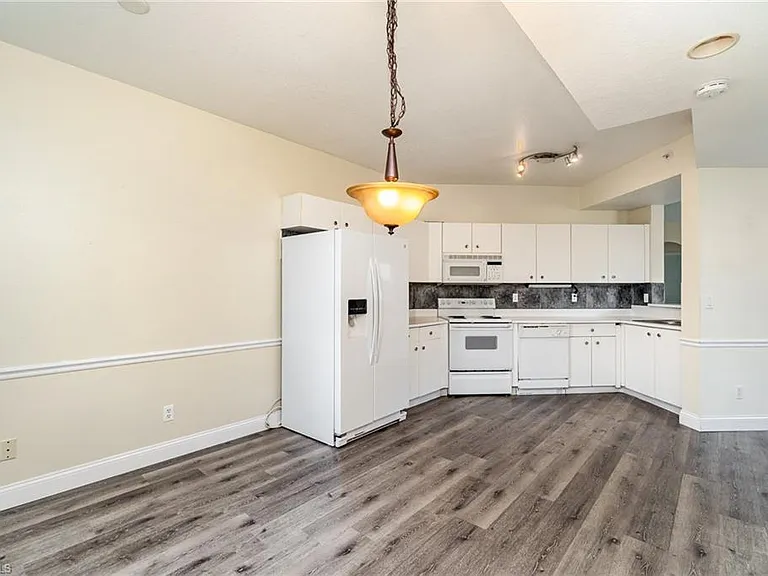 2408 Millcreek Ln #104 — Photo 11
