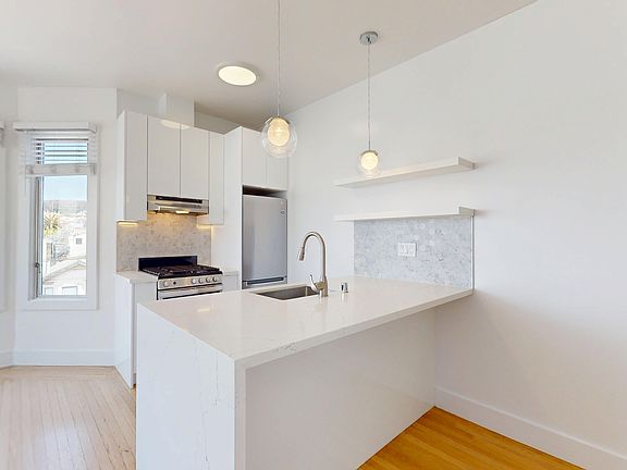 4th image of 4005 California St #10
