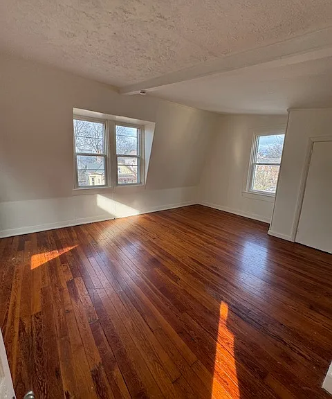 1044 Rosemont Ave — Photo 21