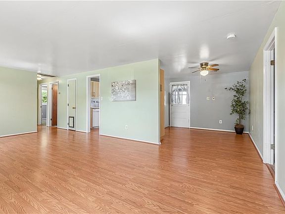 3rd image of 1907 Hart Cir