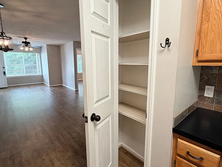 418 Westbrook Ct — Photo 22