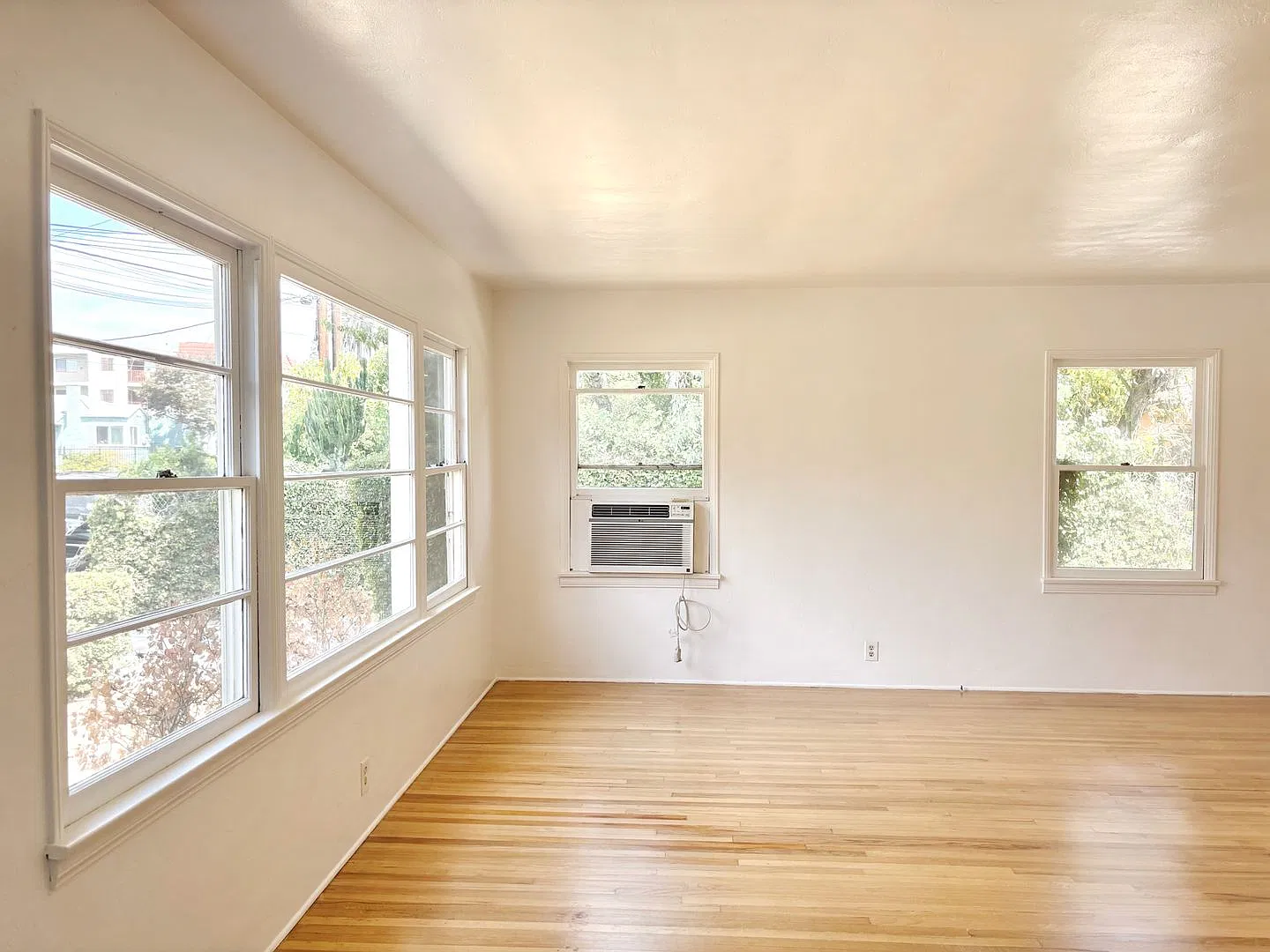 420 N Ave 66 — Photo 3