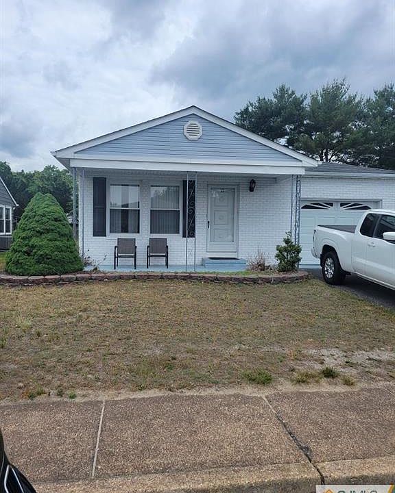 1st image of 13 Harrington Dr S