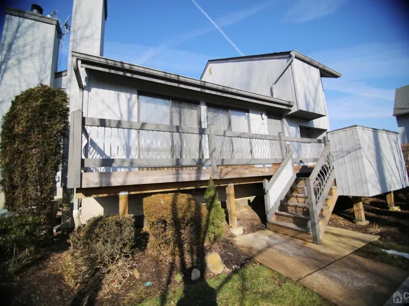 26 Witch Hazel Ct, Monmouth Junction, NJ 08852