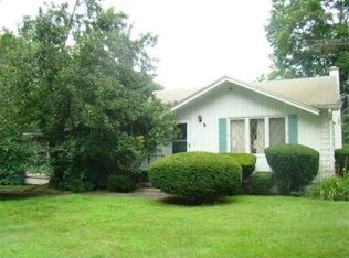 5 Grove Ave, Leeds, MA 01053