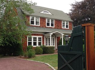 21 Old Point Rd, Quogue, NY 11959