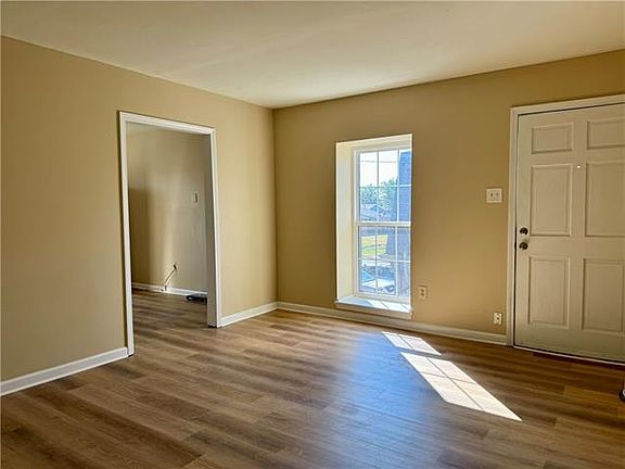 3rd image of 4025 Sanford St #D