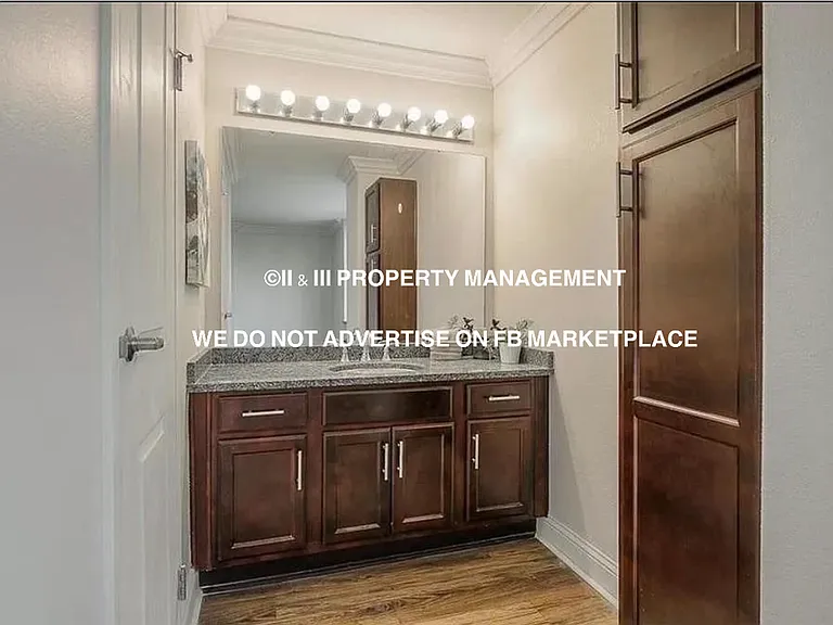 700 E 8th St #16H — Photo 16