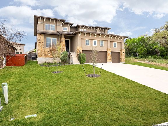 3rd image of 427 SUNDANCE WAY