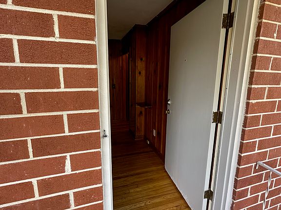 2nd image of 423 E Thach Ave #423