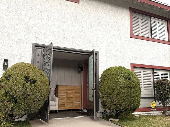 4th image of 1025 Fairview Ave #2