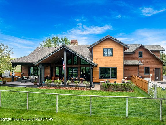 5th image of 6176 Fox Meadows Dr