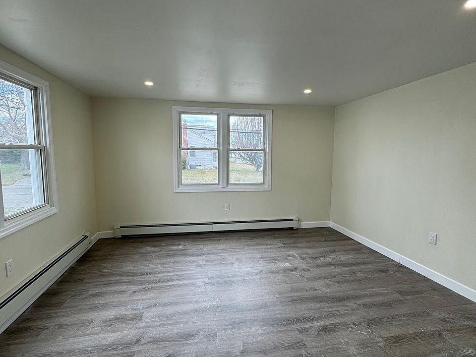 203 N 8th St Lindenhurst NY Zillow