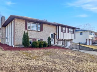 2530 N Lake Of The Woods Rd, Columbia, MO 65202