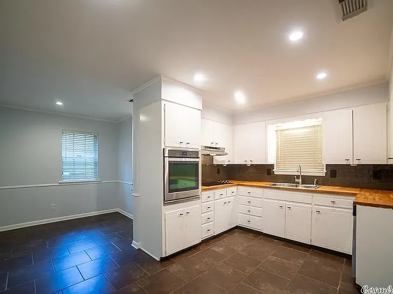 1905 Clapboard Hill Rd — Photo 6