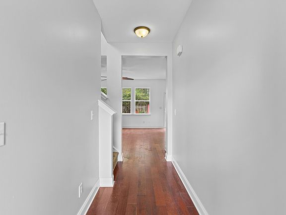 3rd image of 256 Woodbrook Way