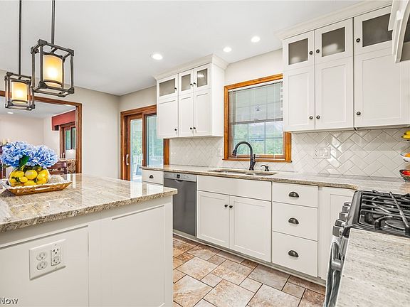 5th image of 1170 Waterbury Dr
