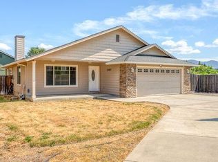 2067 SW Colorado Ln, Grants Pass, OR 97527