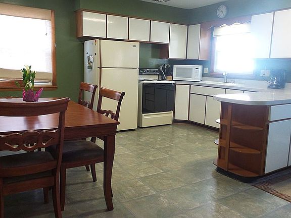 Spacious Eat-in Kitchen