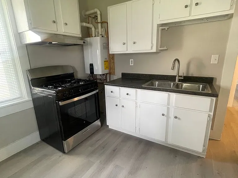 48-52 N Collier St — Photo 11