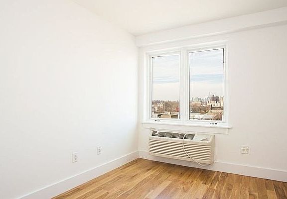 4th image of 588 Myrtle Ave APT 303