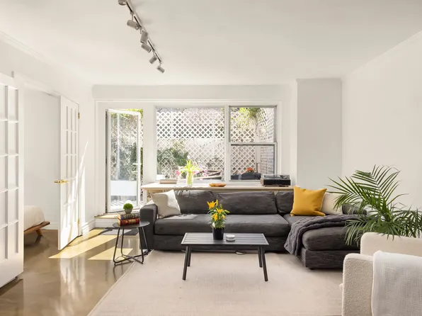 150 East 61st Street image 1 of 8