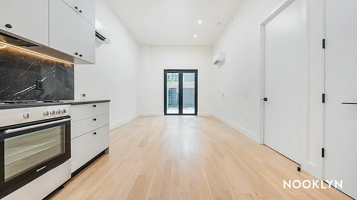Rented by Nooklyn NYC LLC | media 79