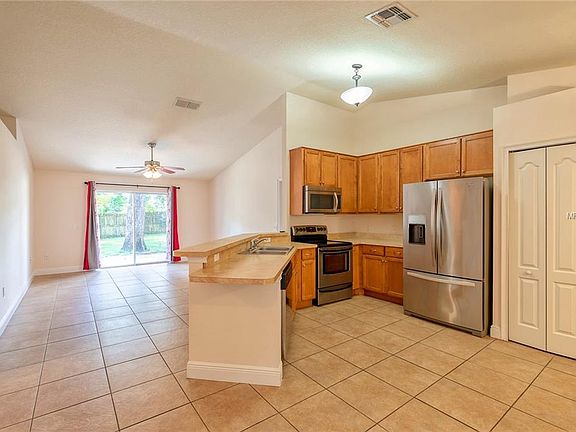 2nd image of 103 N Sparkman Ave