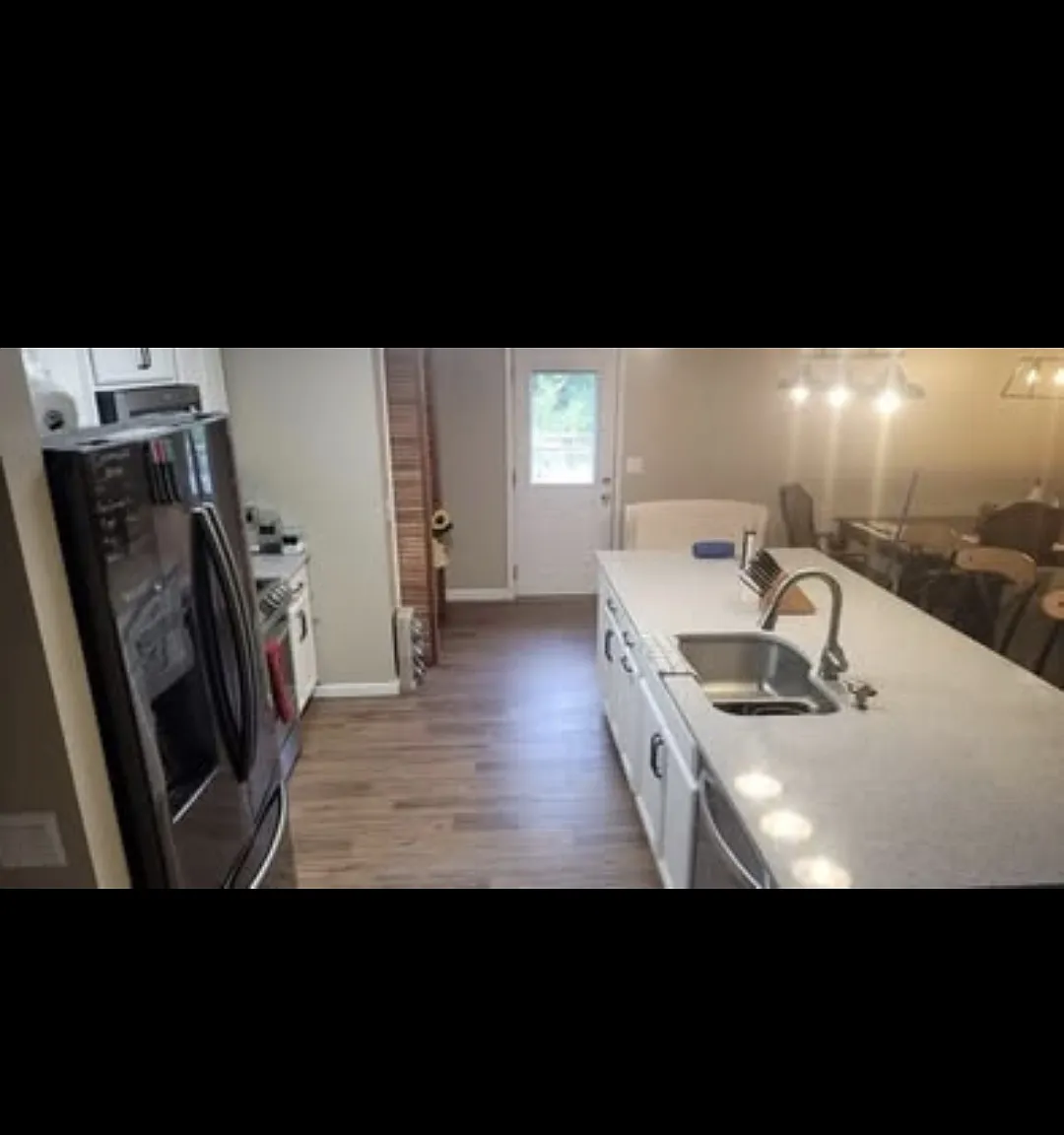 5 bed, 1878 sqft, $600 — Photo 2