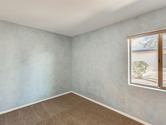 4th image of 909 W Laguna Dr