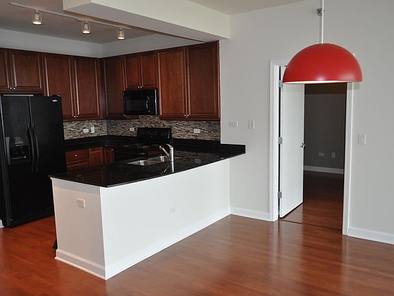 4th image of 1841 S Calumet Ave Unit Gu94