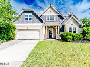 694 Heathrow Dr, Spring Lake, NC 28390