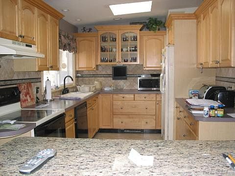 2nd image of 24 Oakfield Ave