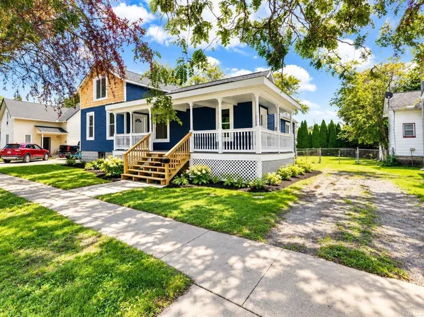 328 N William St, Marine City, MI 48039