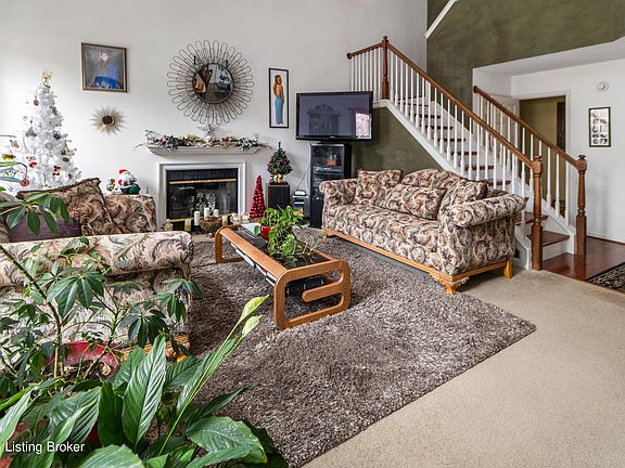 4th image of 1105 Canyon Ct