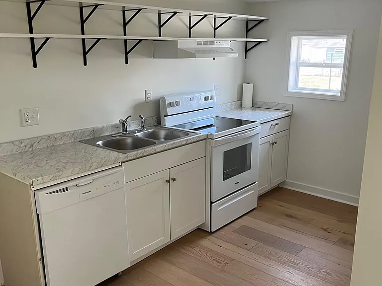 306 Poplar Aly #A — Photo 1