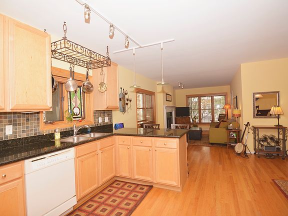 5th image of 1449 W Walton St #1FRONT