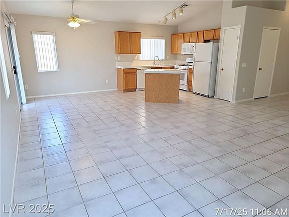 3rd image of 4718 Victoria Garden Ave