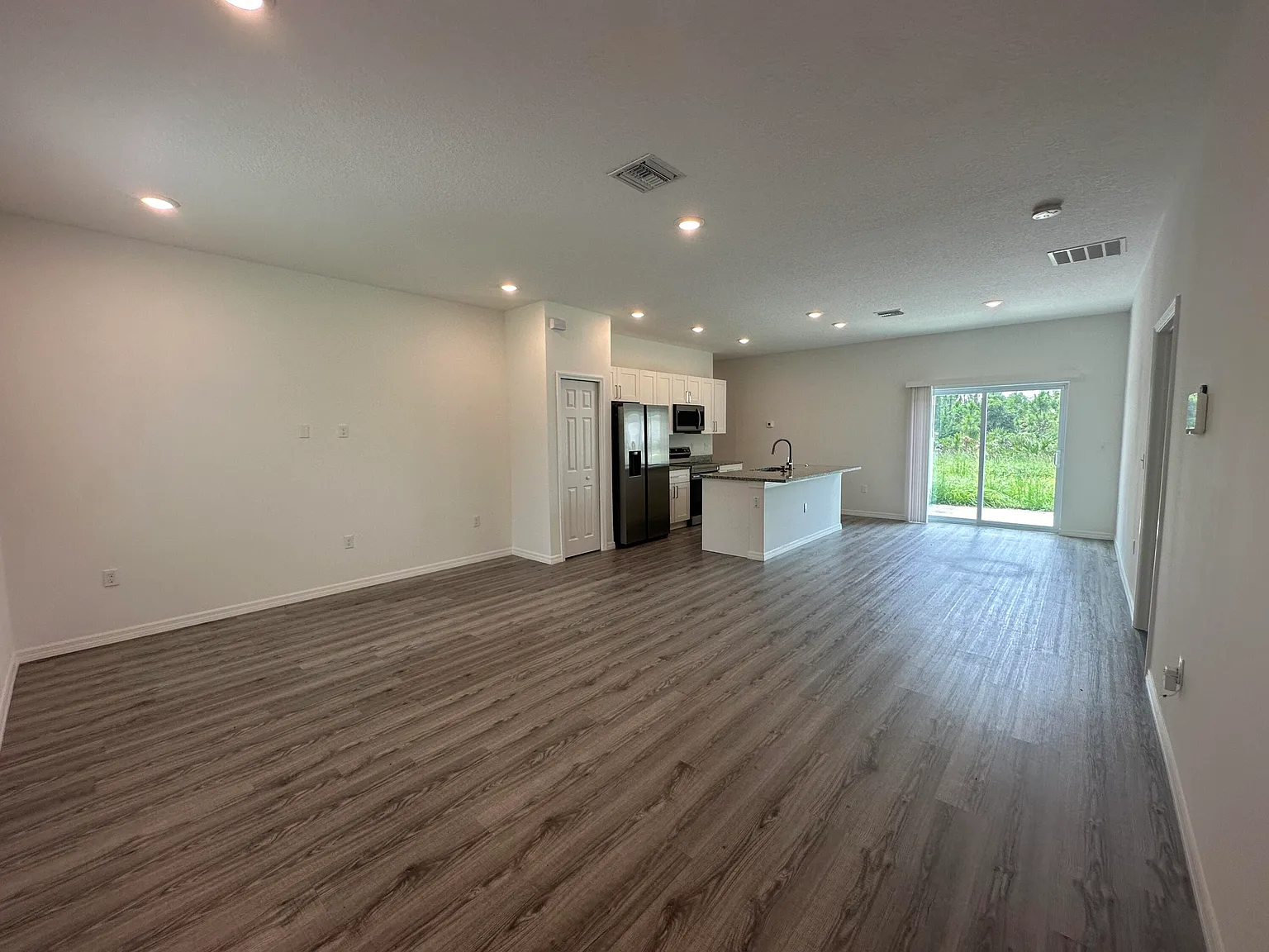 4 bed, 2.0 bath, 1671 sqft, $1,950 — Photo 2