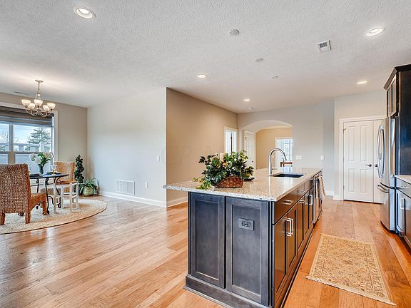 3rd image of 10863 Killaloe Dr