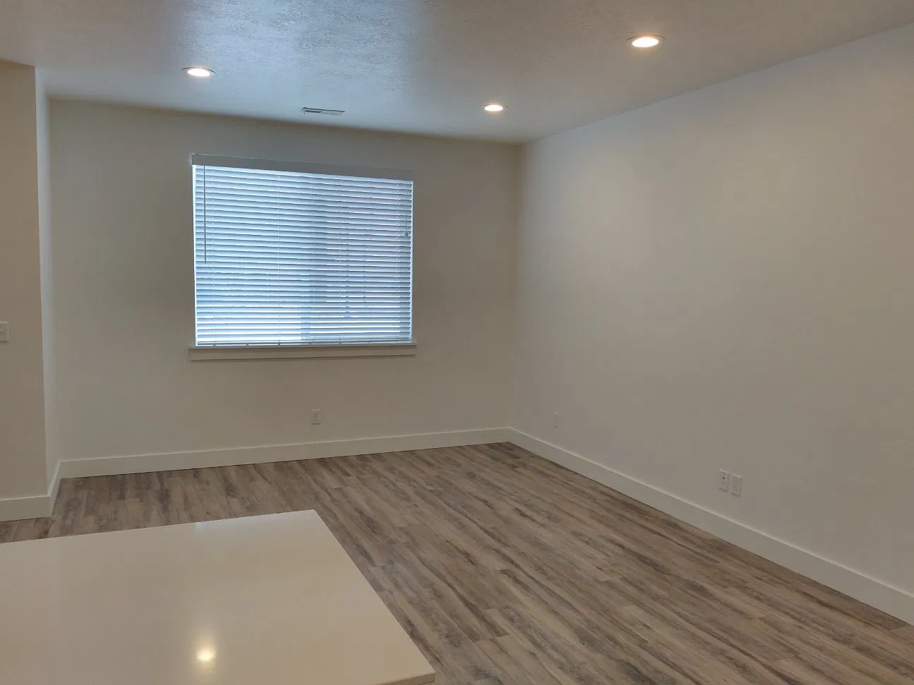 3 bed, 2.5 bath, 1400 sqft, $1,550 — Photo 3