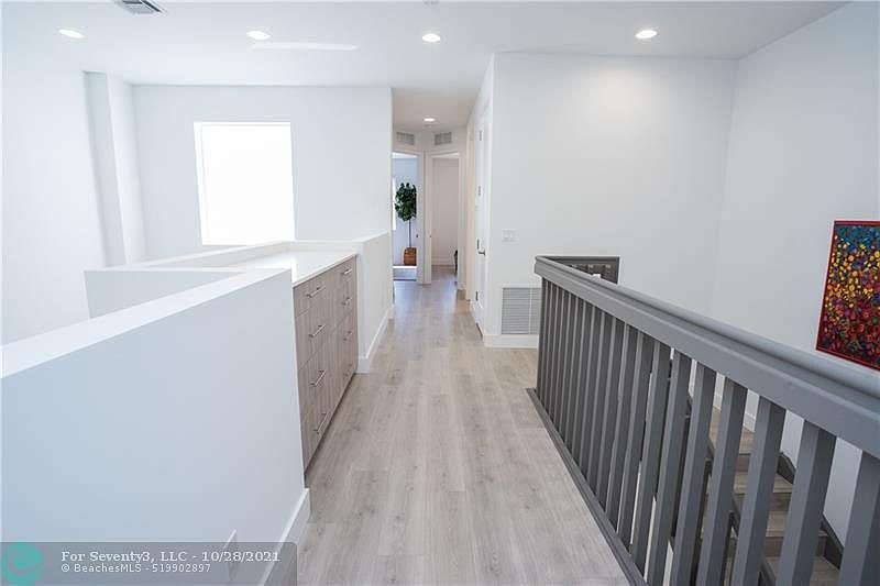1st image of 160 SE 7th St #160