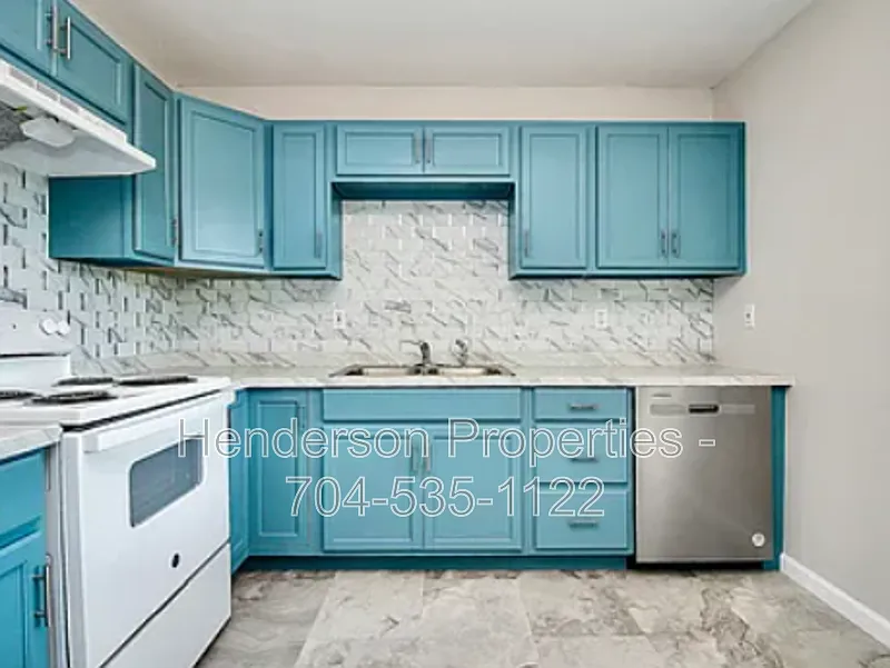 3 bed, 1.0 bath, 962 sqft, $1,395 — Photo 2