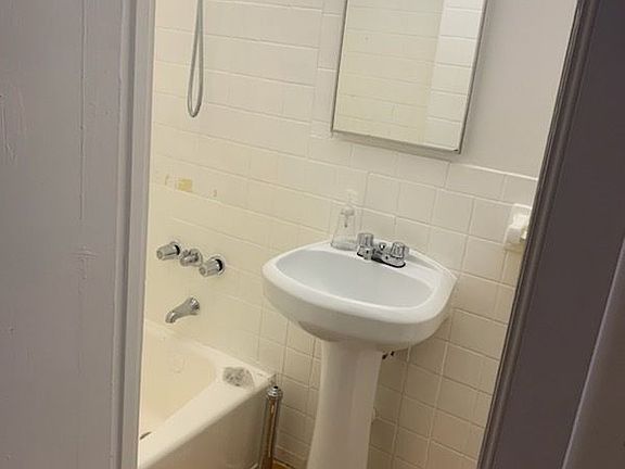 4th image of 2338 E 13th St #1