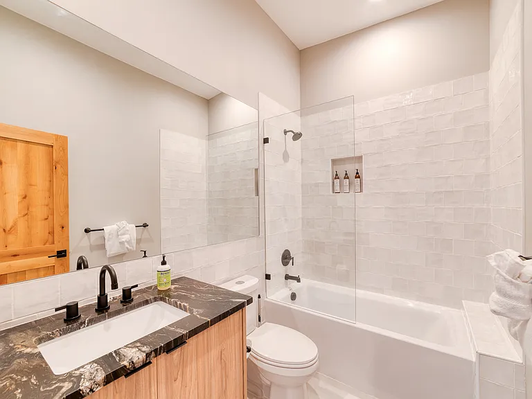 340 Snoqualmie Dr — Photo 17