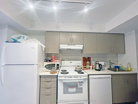 4th image of 231 College St #502R