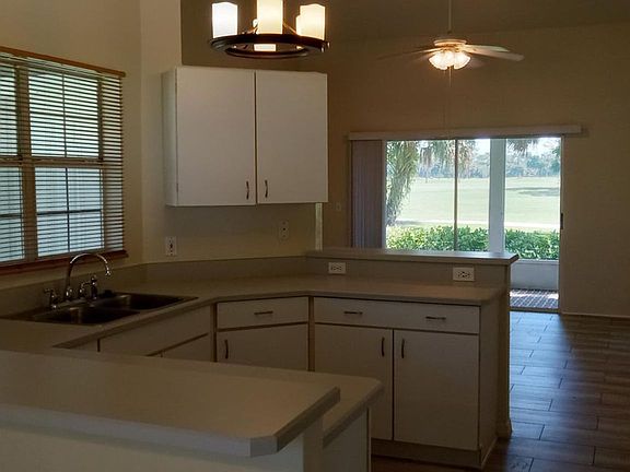 3rd image of 137 Grand Oaks Cir